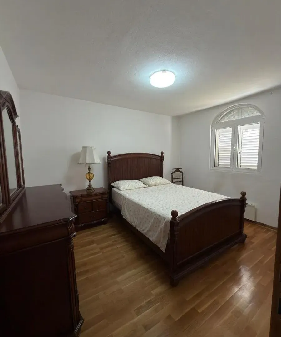 Rent, house, 450m², Zlatica, Podgorica