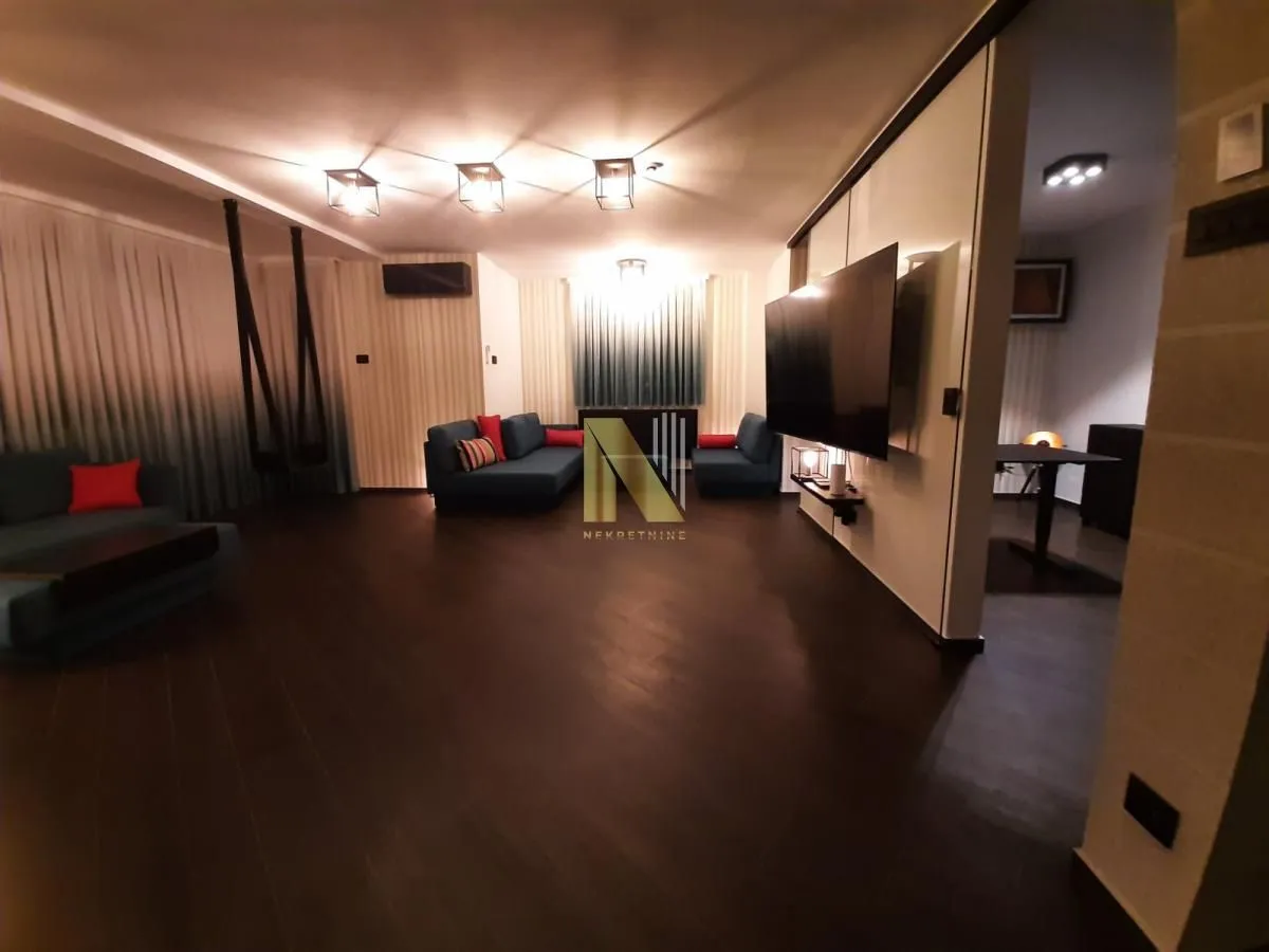 Prodaja, četvorosoban stan, 176m², Centar, Novi Sad