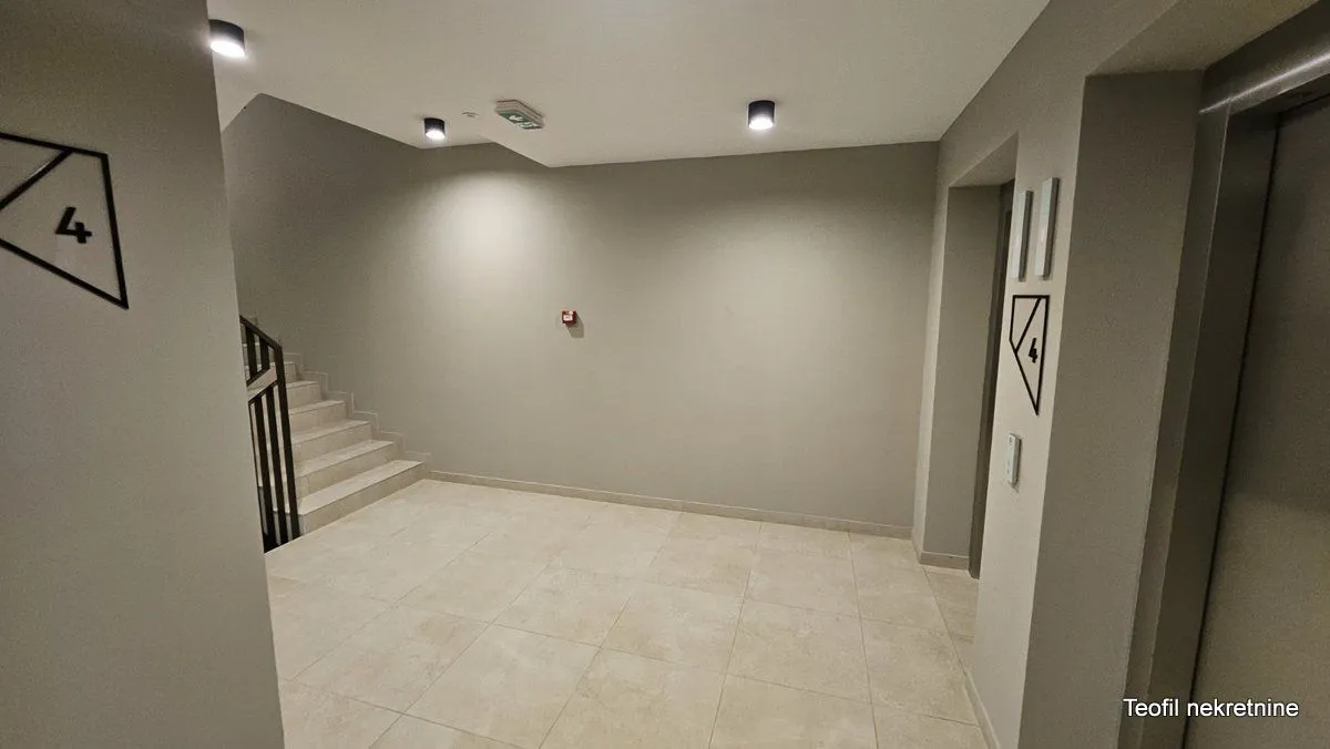 Izdavanje, četvorosoban stan, 122m², Stari Grad, Beograd