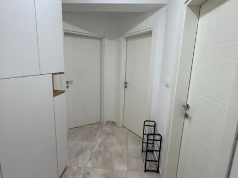 Izdavanje, jednosoban stan, 42m², Tuški Put, Podgorica - image 5