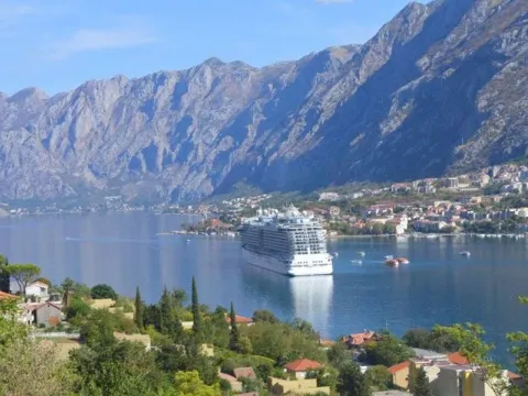 Sale, four bedroom apartment, 150m², Škaljari, Kotor