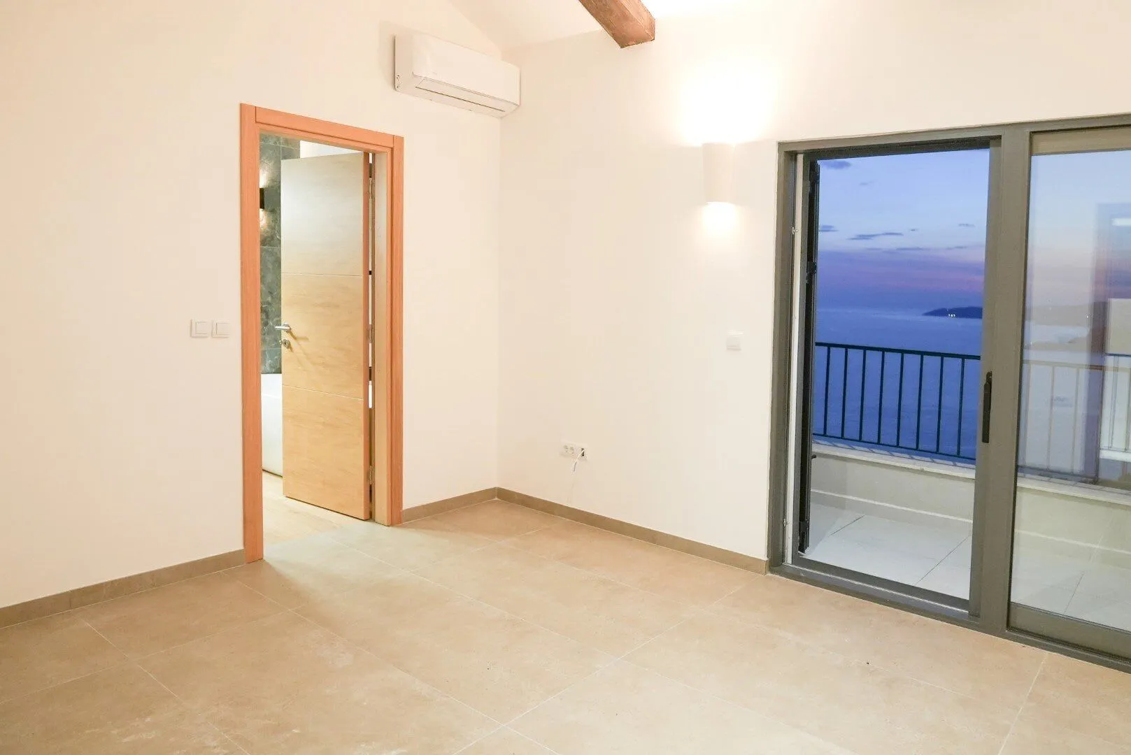 Sale, house, 420m², Blizikuće, Budva