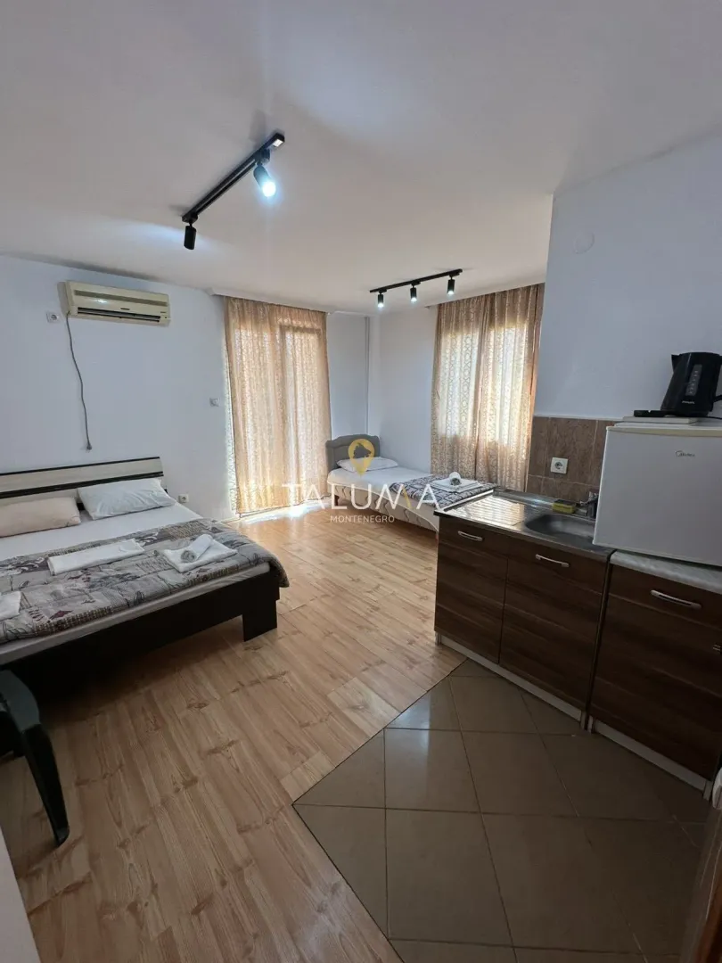 Izdavanje, stan, 200m², Gornja Gorica, Podgorica