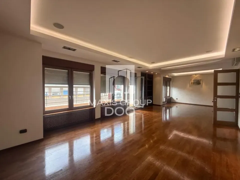 Prodaja, četvorosoban stan, 180m², Vračar Sve Podlokacije, Beograd