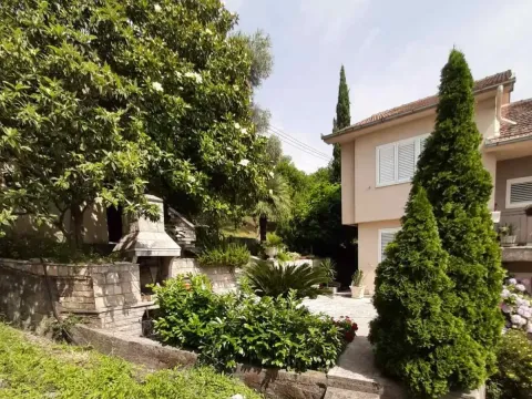 Prodaja, kuća, 210m², Tivat, Crna Gora