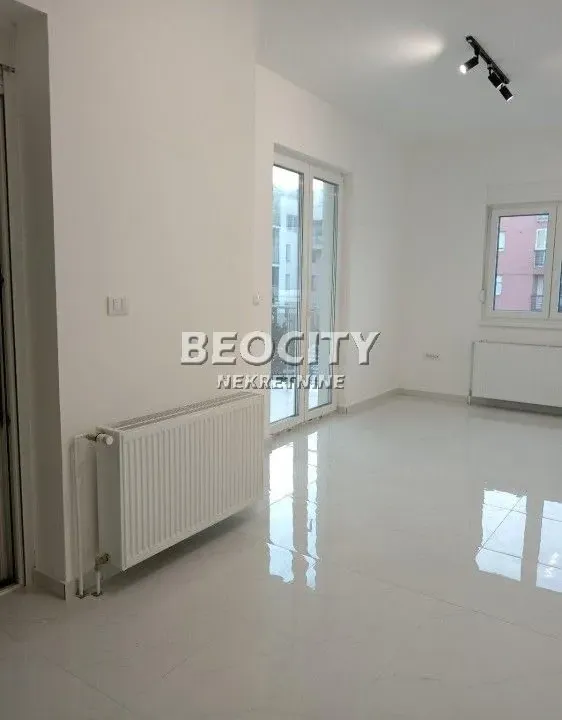 Izdavanje, poslovni prostor, 600m², Centar, Novi Sad