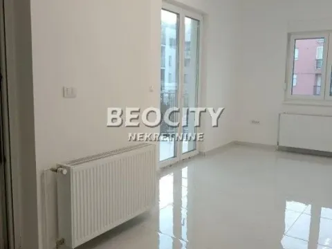 Izdavanje, poslovni prostor, 600m², Centar, Novi Sad
