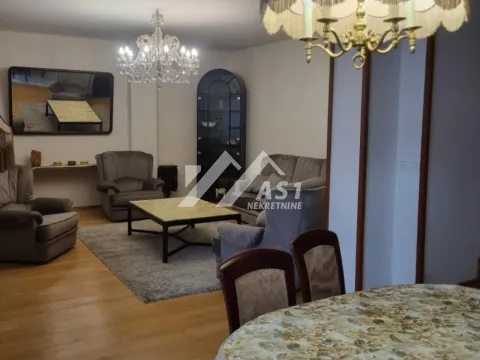 Izdavanje, trosoban stan, 105m², Centar, Novi Sad - image 3