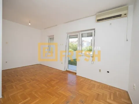 Prodaja, dvosoban stan, 84m², Stari Aerodrom, Podgorica - image 2