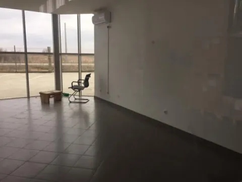 Izdavanje, poslovni prostor, 300m², Zemun Ugrinovci, Zemun Sve Podlokacije - image 11