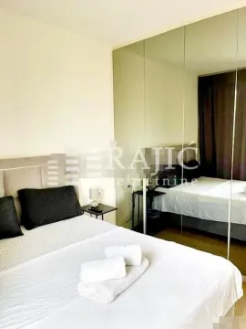 Furnished bedroom with a double bed and a large built-in mirrored wardrobe. - image 4