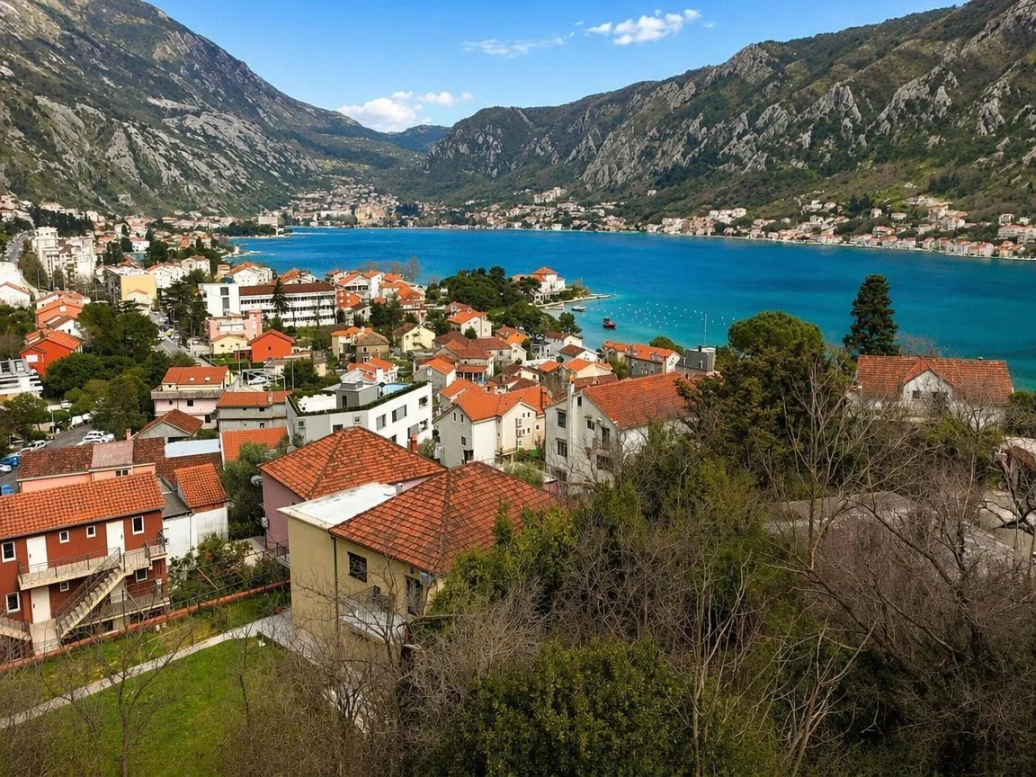 Prodaja, plac, 3200m², Dobrota, Kotor