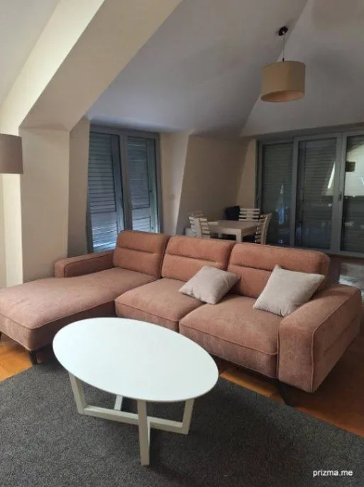 Izdavanje, dvosoban stan, 79m², Krivi Most, Podgorica