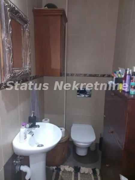 Prodaja, četvorosoban stan, 135m², Centar, Novi Sad