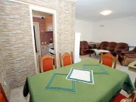 Izdavanje, kuća, 170m², Reževići, Budva - image 21