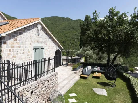 Prodaja, kuća, 293m², Tivat, Crna Gora - image 14