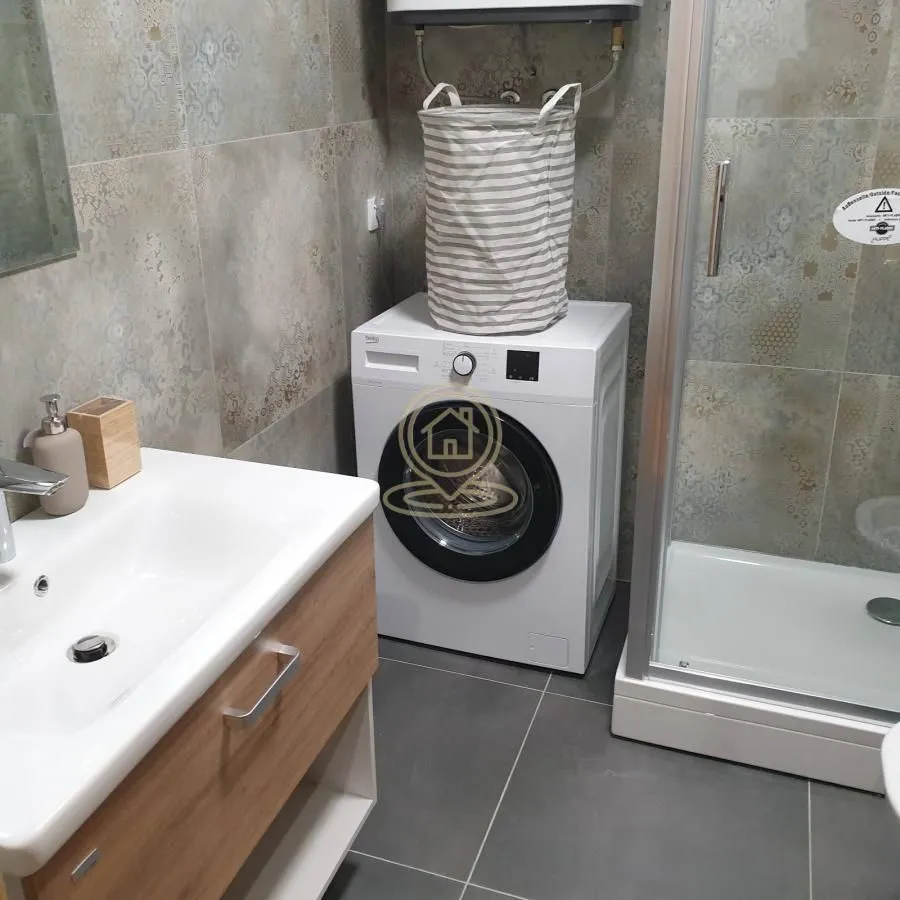 Izdavanje, trosoban stan, 70m², Centar, Novi Sad