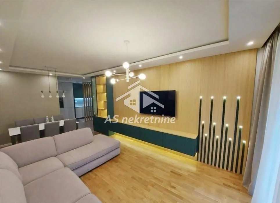 Izdavanje, trosoban stan, 77m², Vračar Sve Podlokacije, Beograd