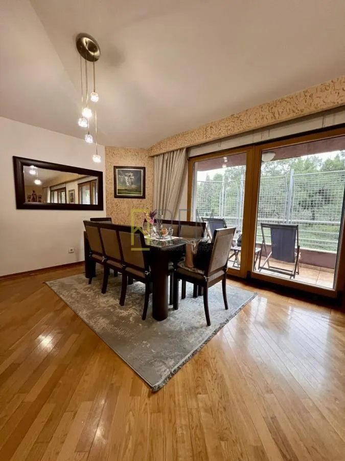 Prodaja, trosoban stan, 136m², Centar, Podgorica