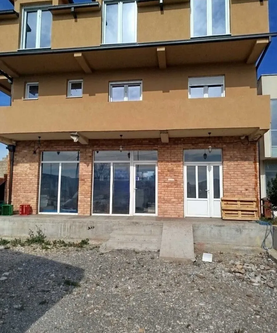 Izdavanje, poslovni prostor, 186m², Gornja Gorica, Podgorica