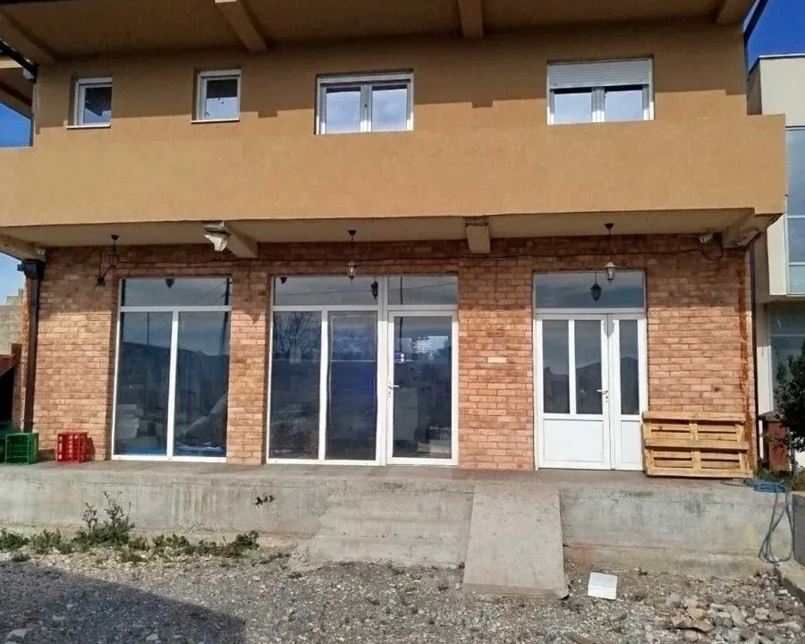 Izdavanje, poslovni prostor, 186m², Gornja Gorica, Podgorica