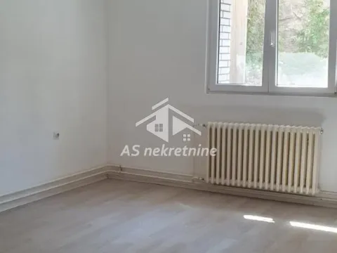 Izdavanje, trosoban stan, 75m², Južni Bulevar, Vračar Sve Podlokacije