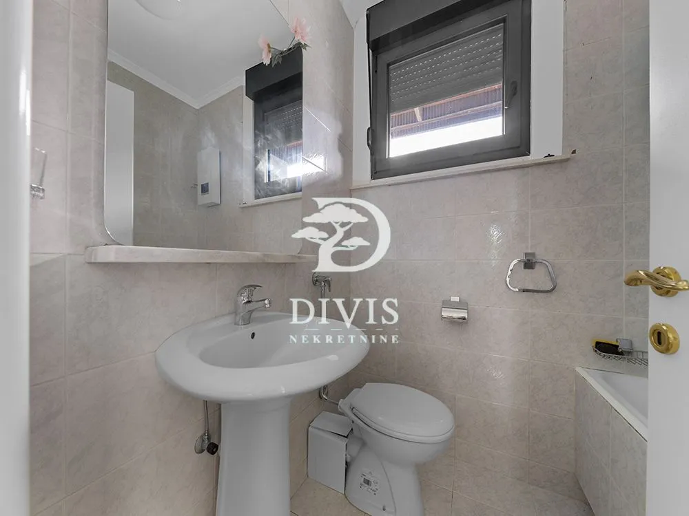 Izdavanje, kuća, 111m², Dedinje Sve Podlokacije, Beograd