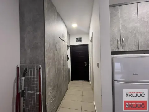 Izdavanje, garsonjera, 26m², Bulevar patrijarha Pavla, Novi Sad Sve Podlokacije - image 8