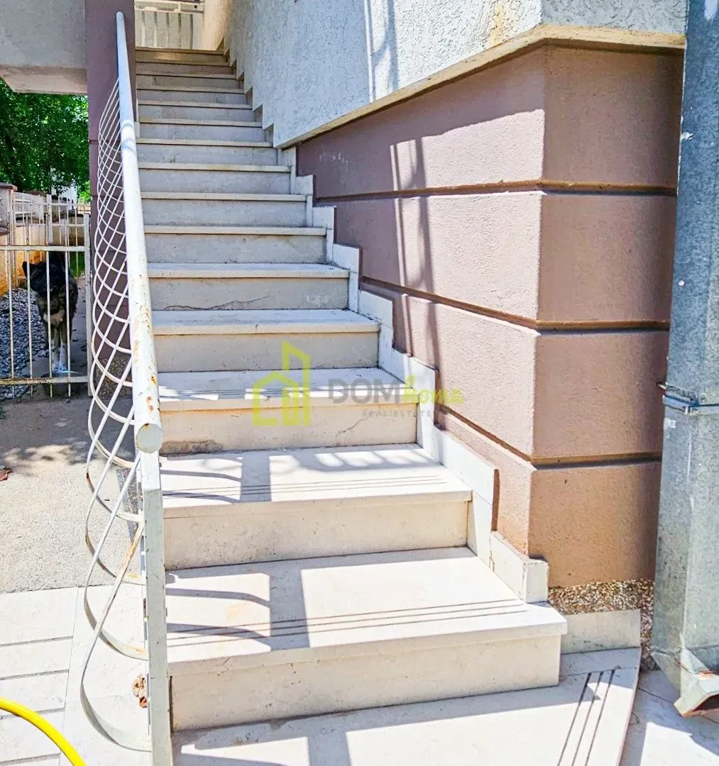 Sale, house, 350m², Momišići, Podgorica