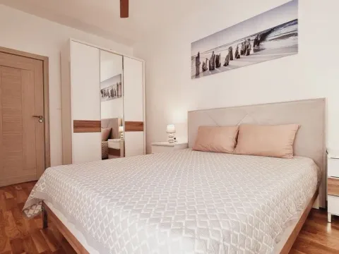 Rent, one bedroom apartment, 48m², Bečići, Budva - image 7