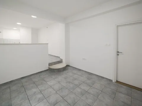 Prodaja, dvosoban stan, 62m², Stari Aerodrom, Podgorica - image 8