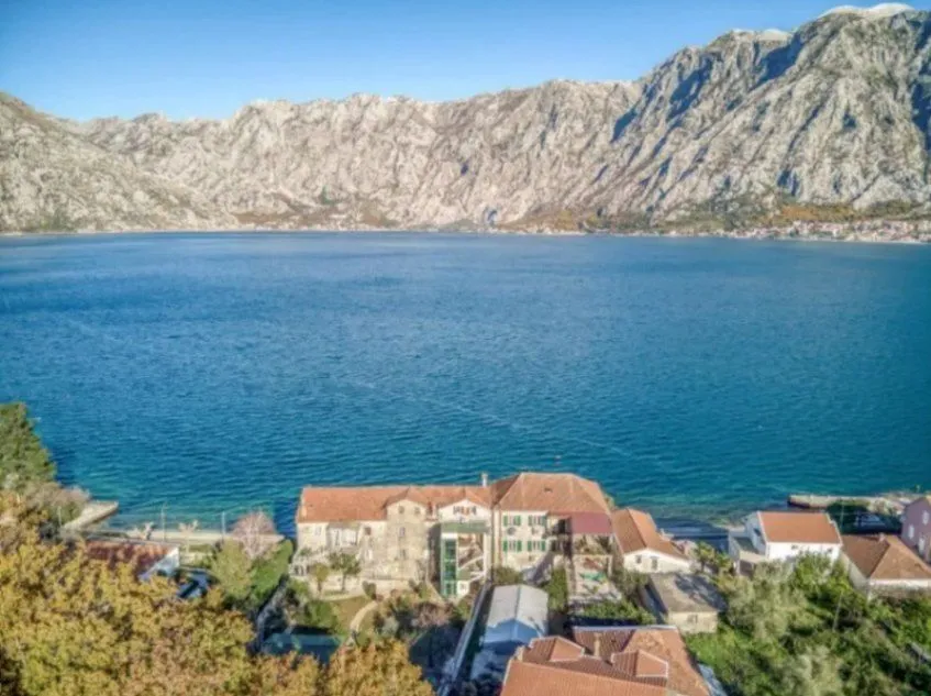 Prodaja, kuća, 670m², Prčanj, Kotor