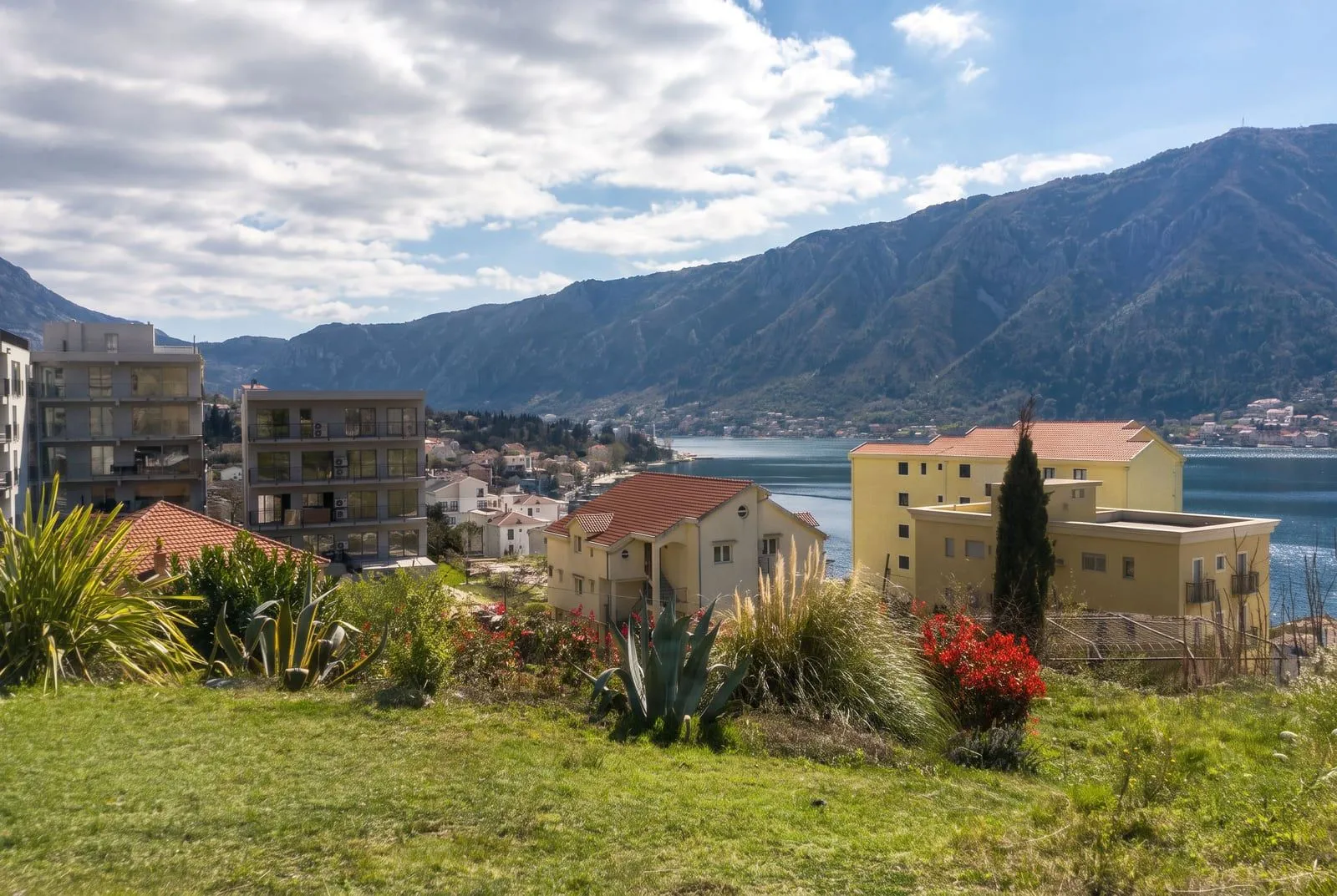 Prodaja, plac, 2733m², Dobrota, Kotor