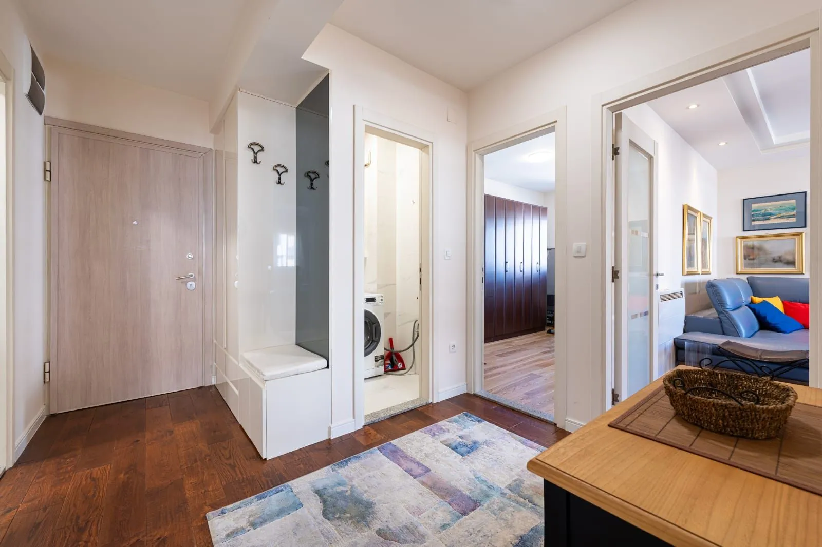 Rent, apartment, 68m², Central Point, Podgorica