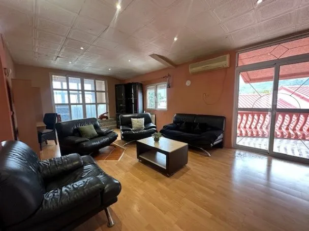 Izdavanje, trosoban stan, 130m², Bar, Crna Gora