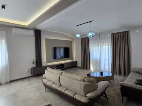 Izdavanje, trosoban stan, 180m², Tološi, Podgorica - image 9