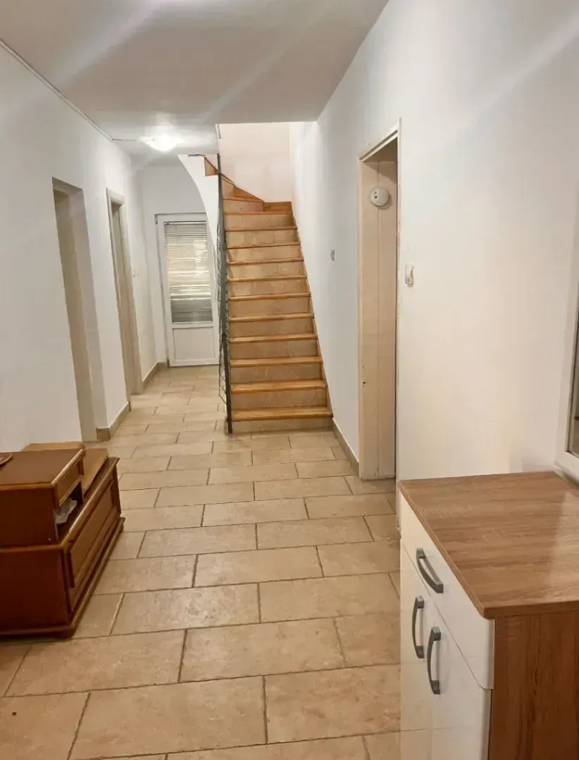 Izdavanje, kuća, 170m², Stari Aerodrom, Podgorica