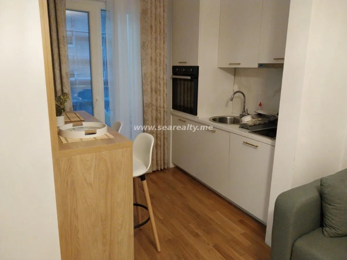 Rent, one bedroom apartment, 37m², Bečići, Budva