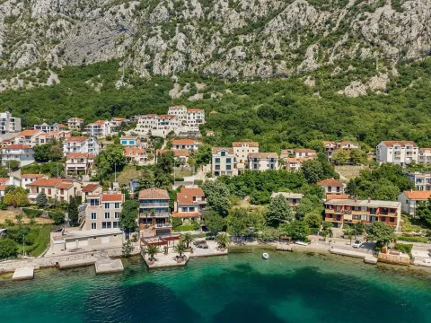 Sale, house, 354m², Kotor, Crna Gora - image 2