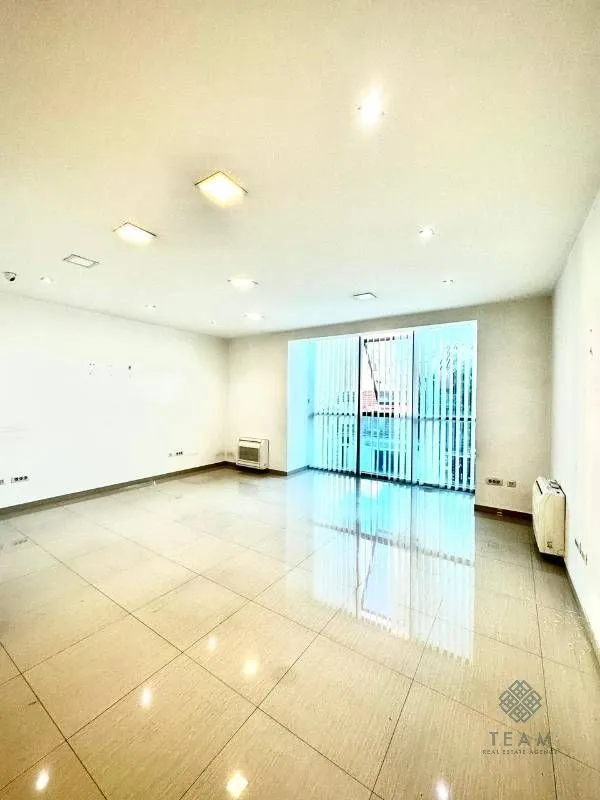 Izdavanje, poslovni prostor, 200m², Centar, Podgorica
