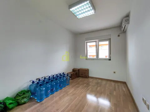 Izdavanje, poslovni prostor, 75m², City Kvart, Podgorica - image 2