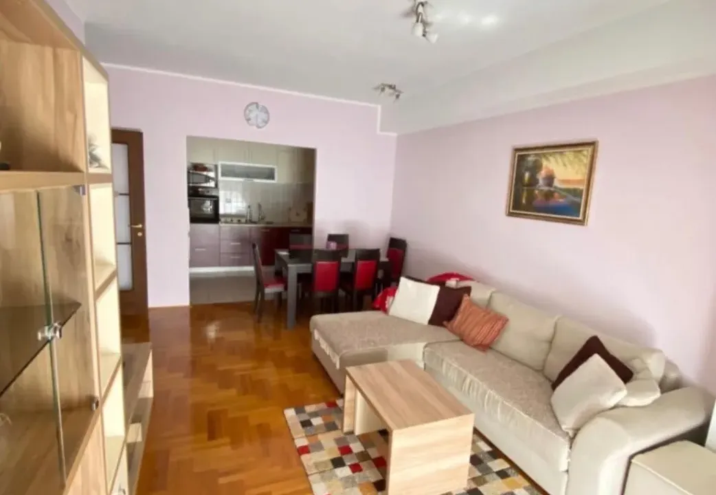 Izdavanje, trosoban stan, 100m², City Kvart, Podgorica