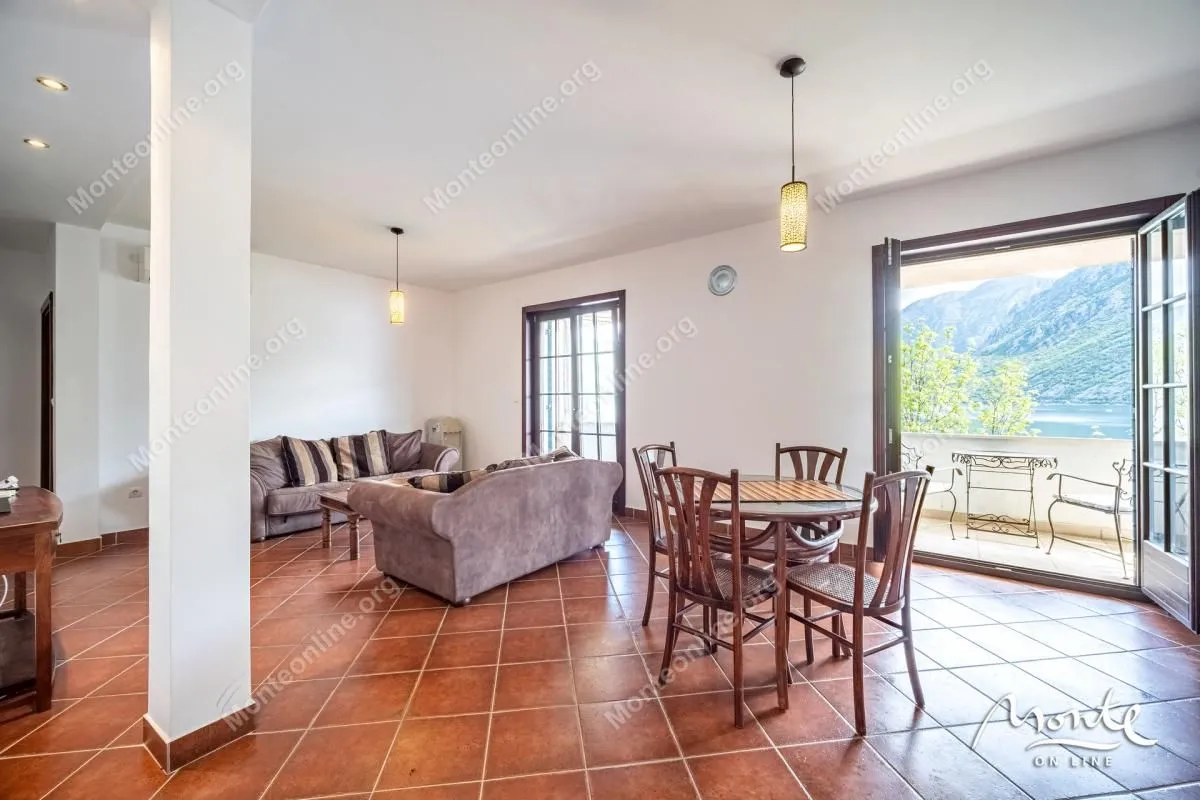 Prodaja, dvosoban stan, 94m², Kostanjica, Kotor