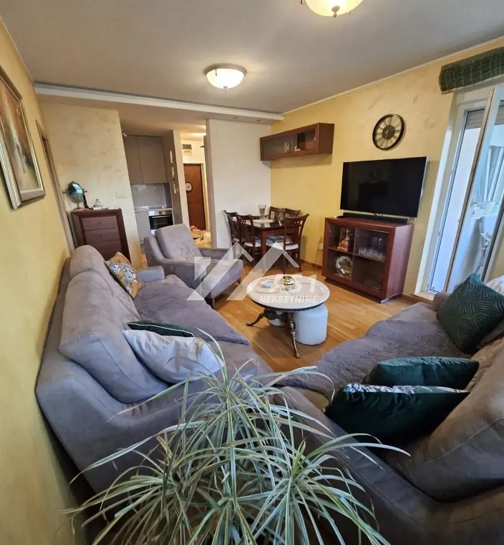 Izdavanje, četvorosoban stan, 72m², Rotkvarija, Novi Sad Sve Podlokacije