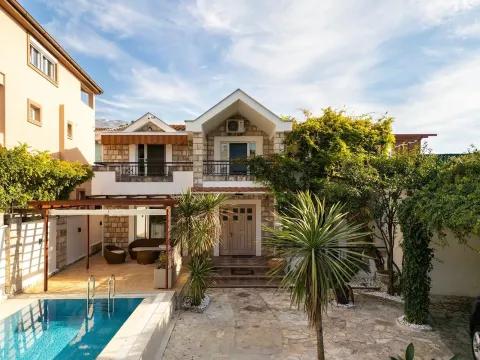 Prodaja, kuća, 234m², Dumidran, Tivat