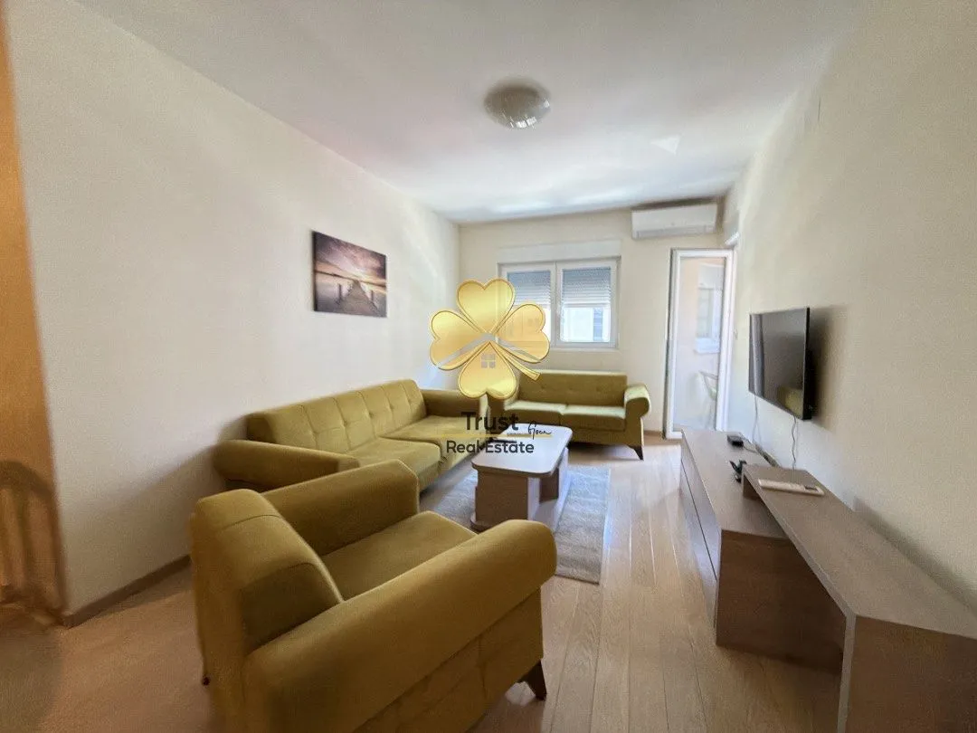 Izdavanje, dvosoban stan, 75m², City Kvart, Podgorica