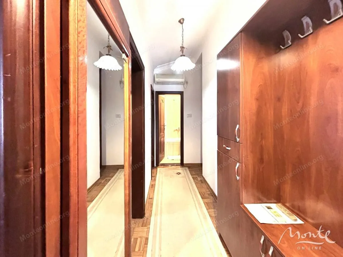 Prodaja, trosoban stan, 80m², Stari Aerodrom, Podgorica