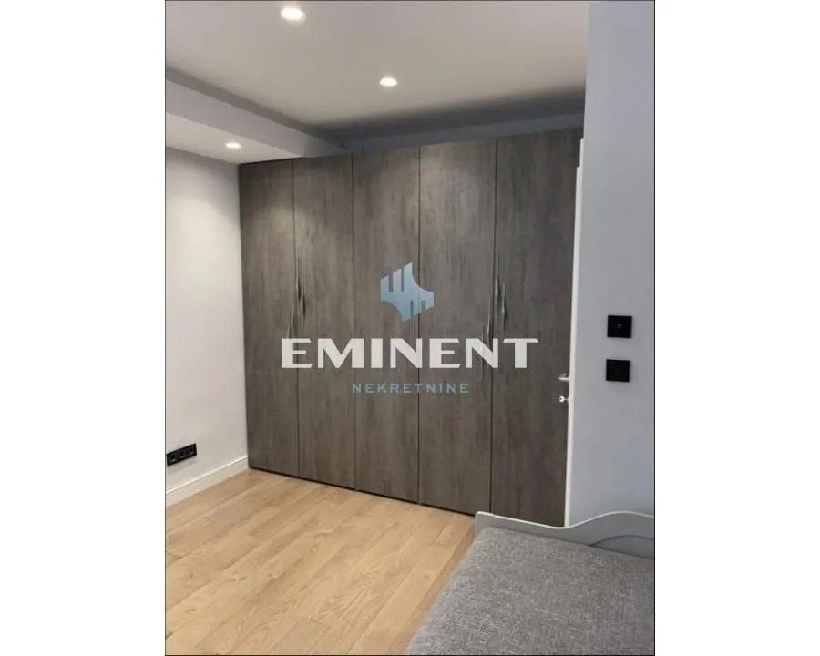 Izdavanje, trosoban stan, 93m², Stari Grad, Beograd
