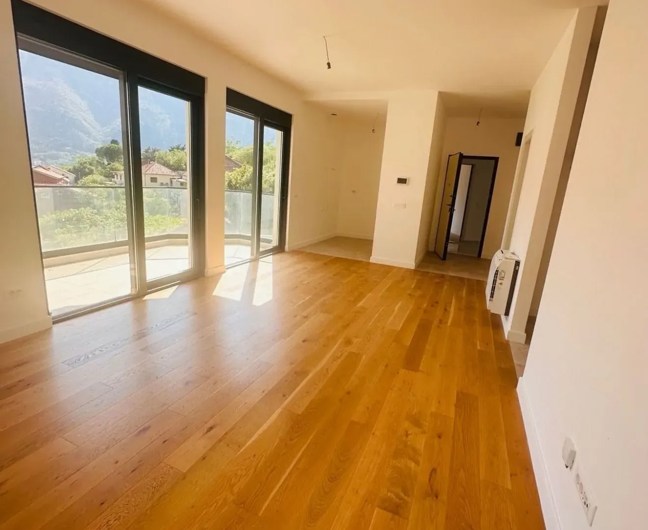Sale, two bedroom apartment, 72m², Dobrota, Kotor