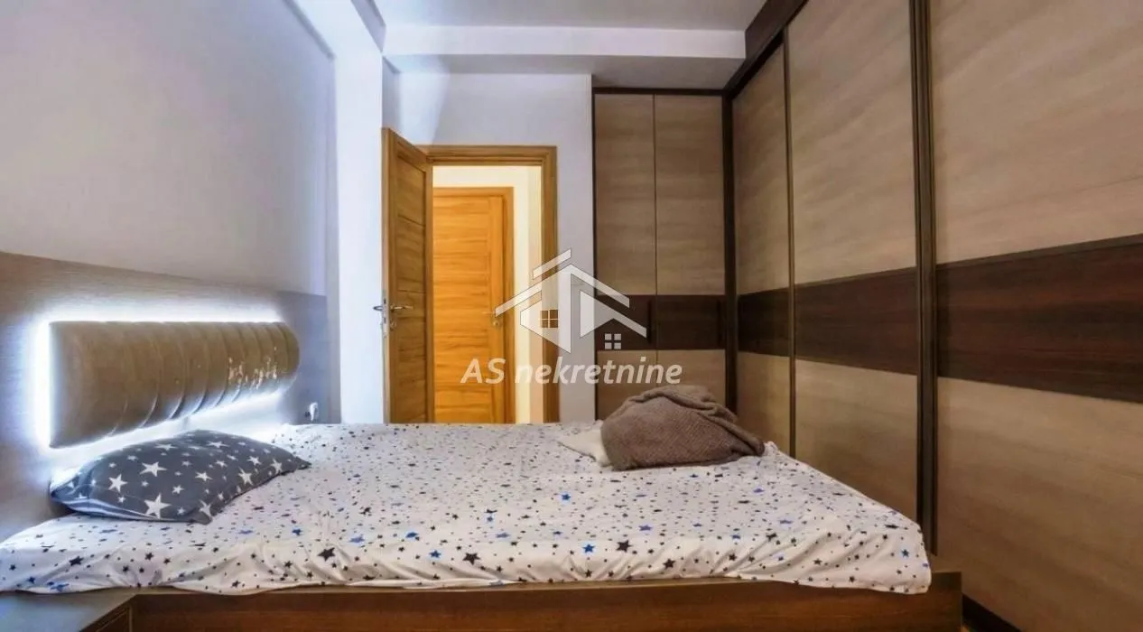 Izdavanje, trosoban stan, 82m², Filmski Grad, Beograd